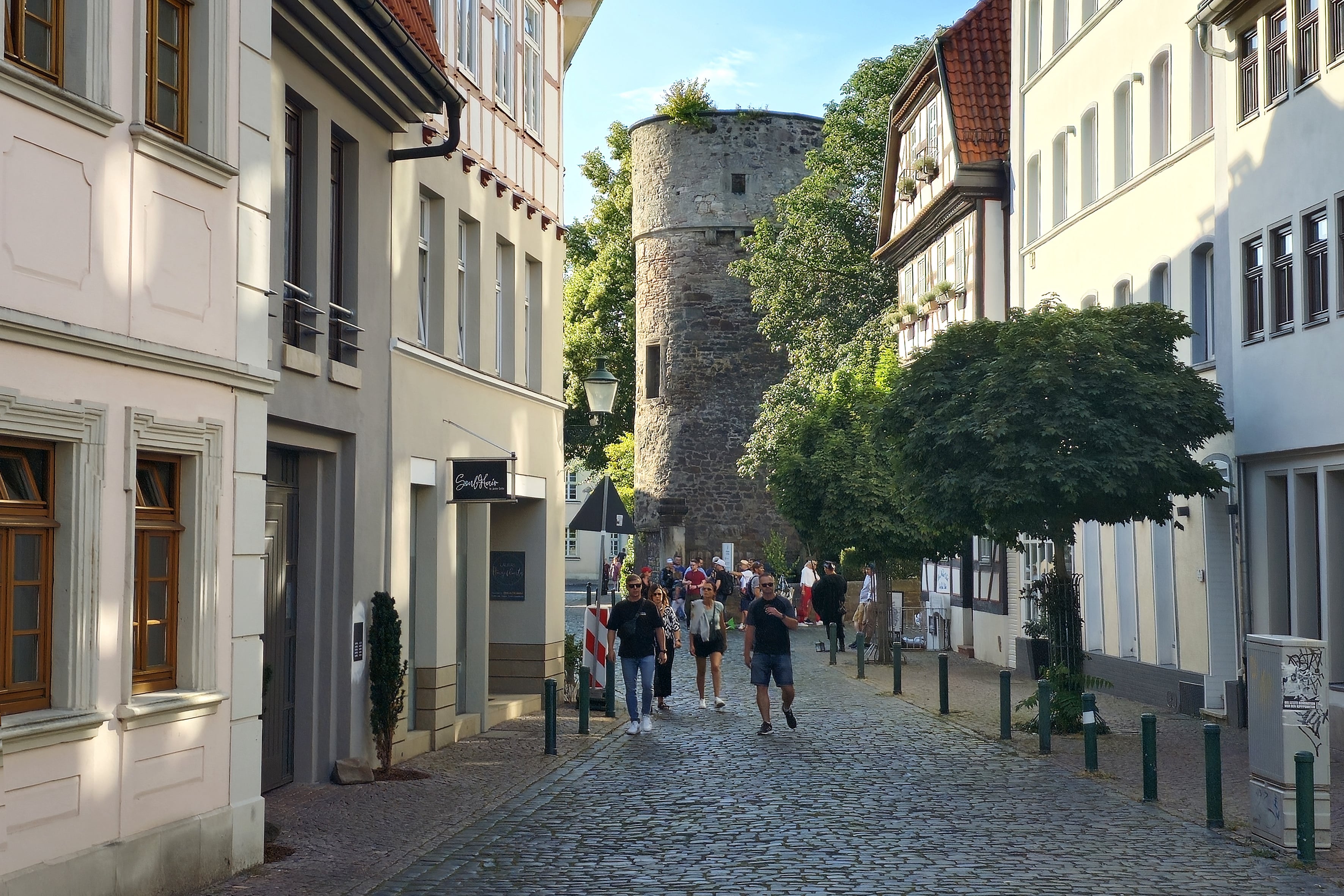 Gersfeld und die umgebende Rhön-Landschaft